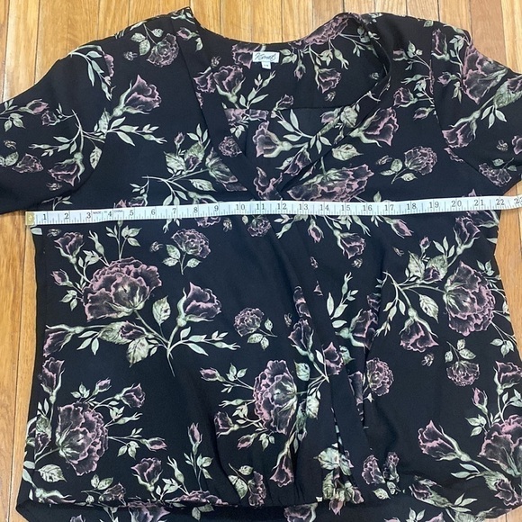 Black Rosette Floral‎ Blouse V-neck - Picture 11 of 12